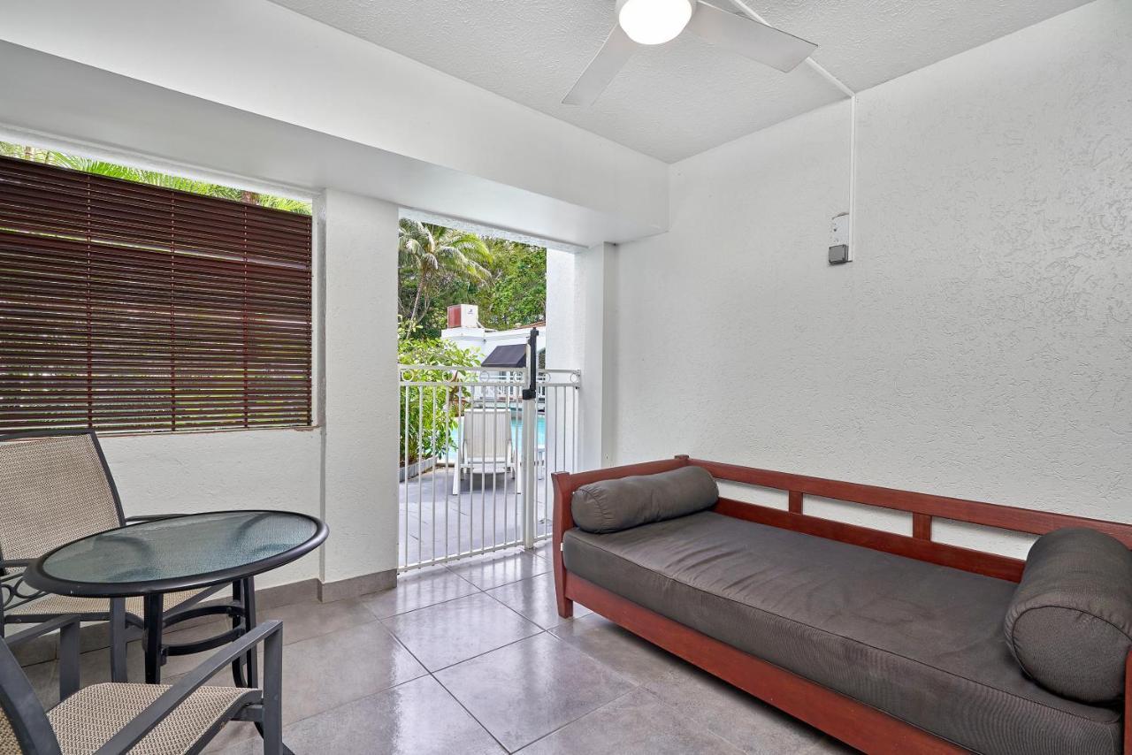 Alassio Apartments With Direct Pool Access Palm Cove Quarto foto