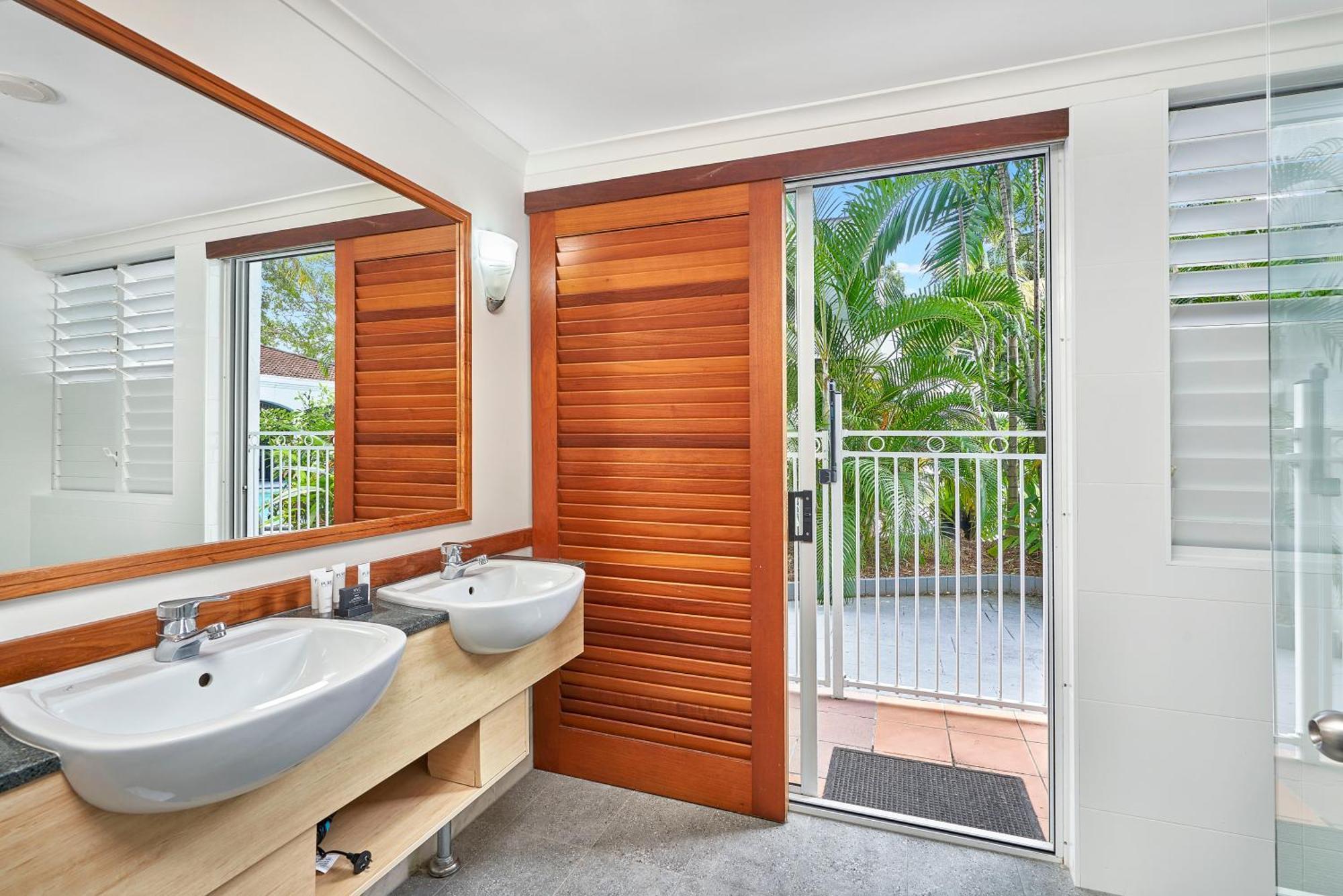 Alassio Apartments With Direct Pool Access Palm Cove Quarto foto