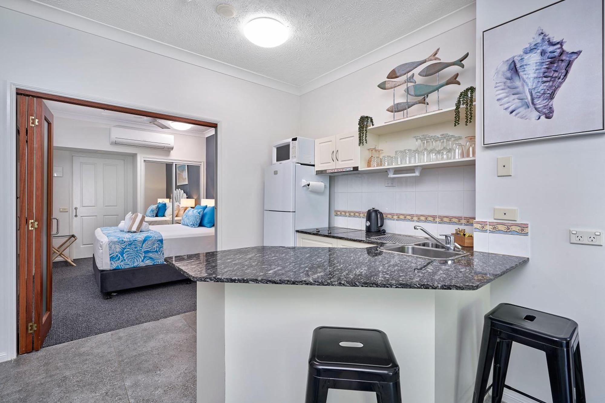 Alassio Apartments With Direct Pool Access Palm Cove Quarto foto