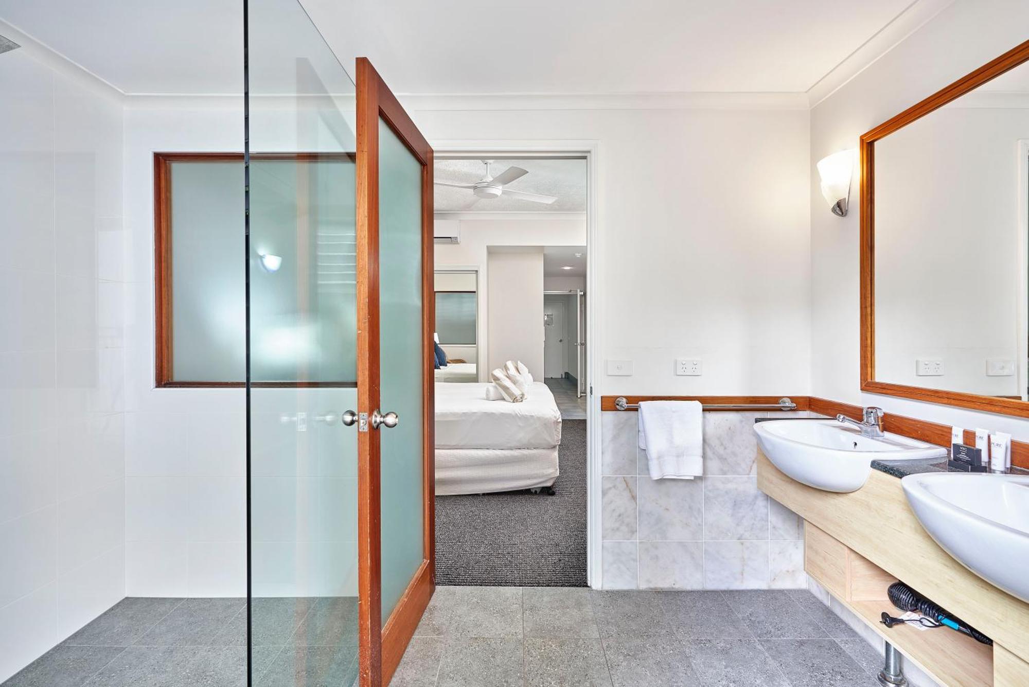 Alassio Apartments With Direct Pool Access Palm Cove Quarto foto