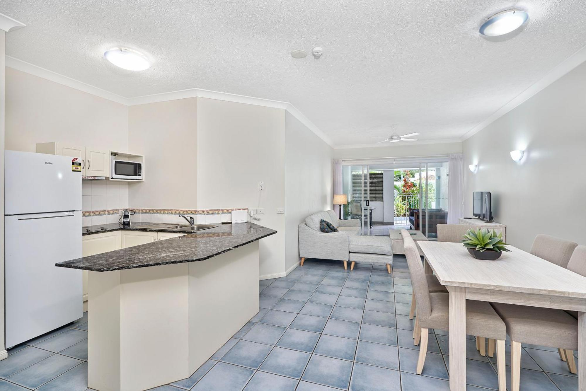 Alassio Apartments With Direct Pool Access Palm Cove Quarto foto